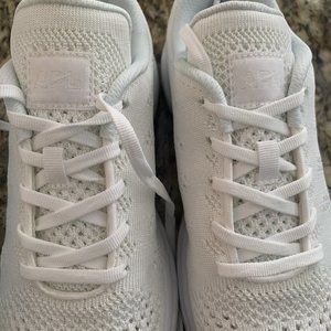 NWT White APL Techloom Pro - Size 8